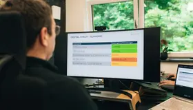 Welche spezialisierten Berater unterstützen den Mittelstand bei der Einführung von Datenanalyse-Tools?