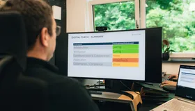 Wie reduziere ich den HR-Aufwand für Pflichtschulungen durch Automatisierung?