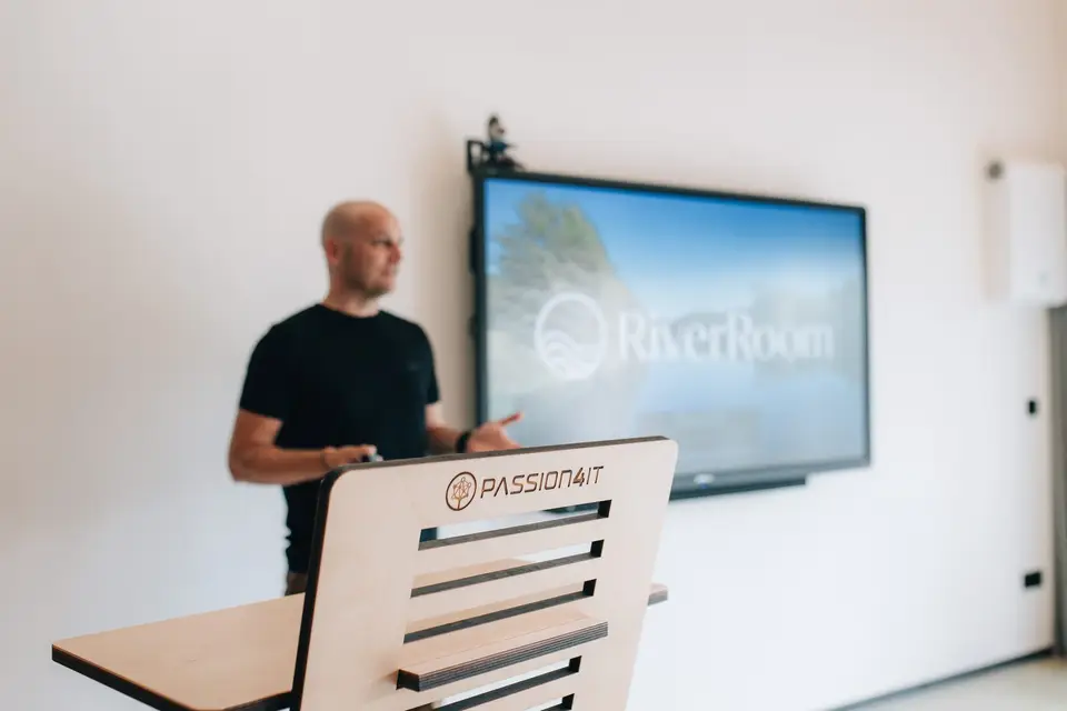What sets a serious AI workshop apart from a hype seminar?