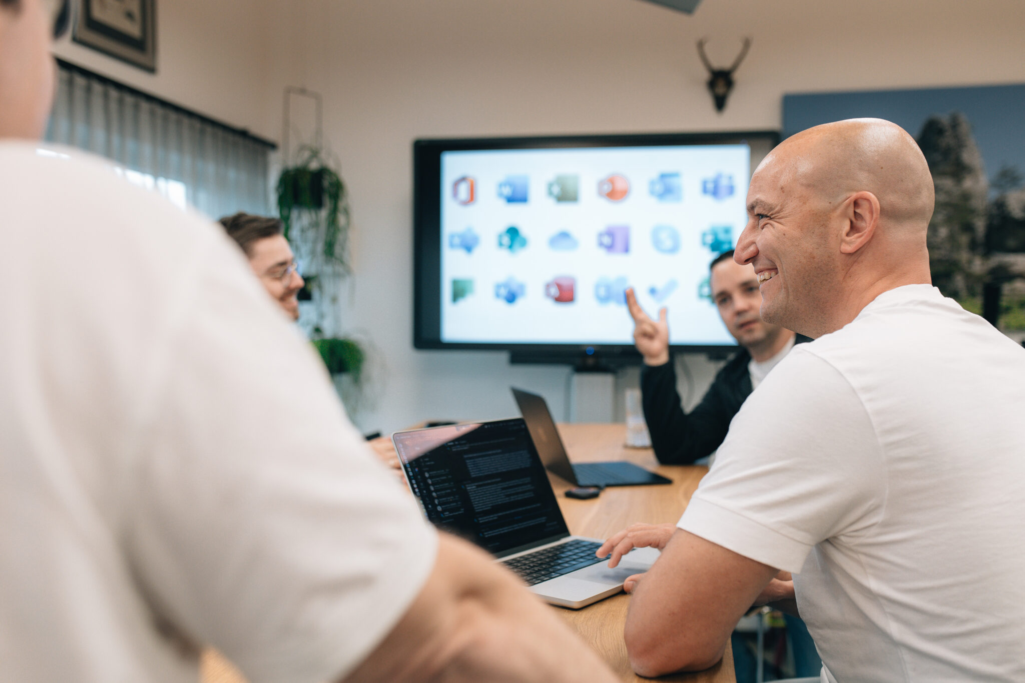 Read more about the article Warum klassische Ausschreibungen oft ins Leere laufen – und wie moderne Unternehmen smarter entscheiden